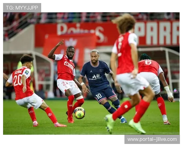 朗斯球迷客场高歌，托万谢场感动落泪