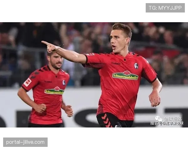 战术板：解析弗赖堡本赛季稳固防守的秘密——5-4-1防守阵型